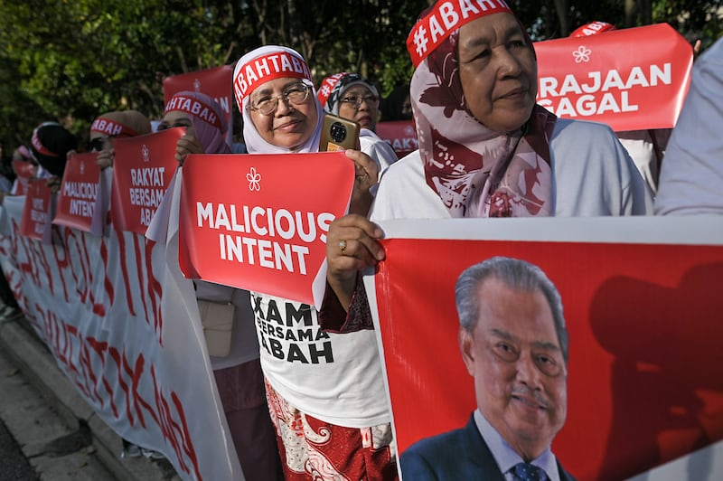 MUHYIDDIN_supporters_03.jpg