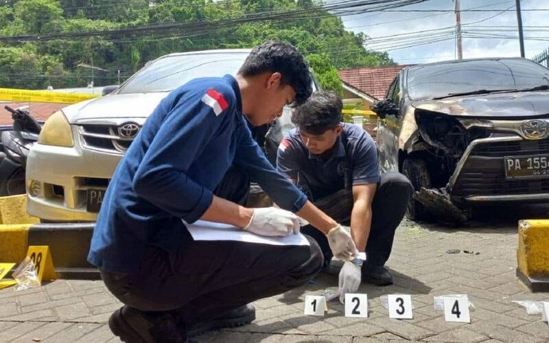 jubi cops.jpg
