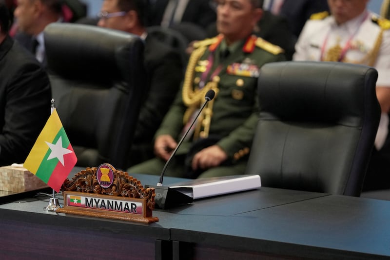 ID-MN-ASEAN-EMPTY-SEAT.JPG