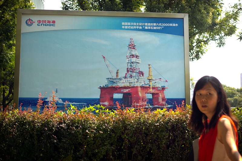 China oilrig.jpg