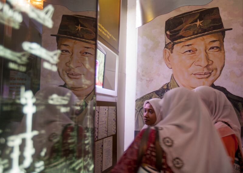 2014-04-02T120000Z_1026362729_GM1EA430E9D01_RTRMADP_3_INDONESIA-ELECTION-SUHARTO.JPG