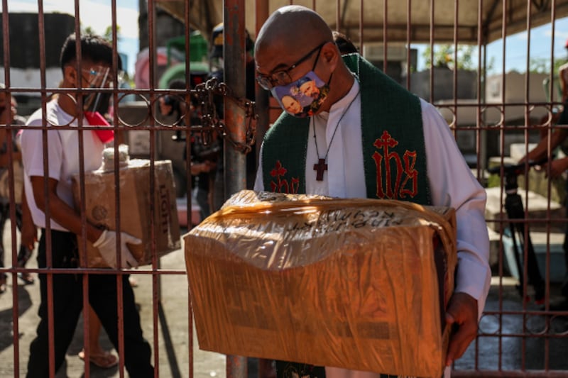 210917-PH-burial-5.jpg