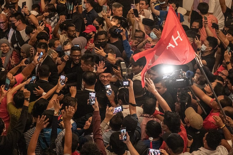 Anwar-crowd.jpg