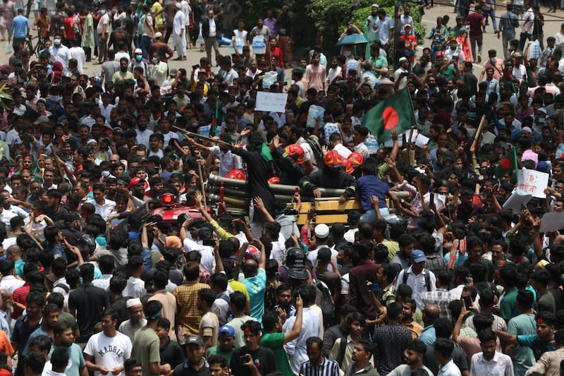 protesters-crowd-Aug4.jpg